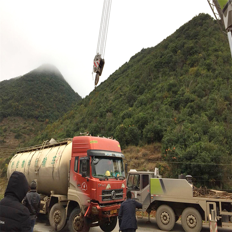 谯城道路救援大型车辆吊装